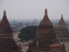 バガン（ミャンマー）の景色（仏塔や地元の人々）