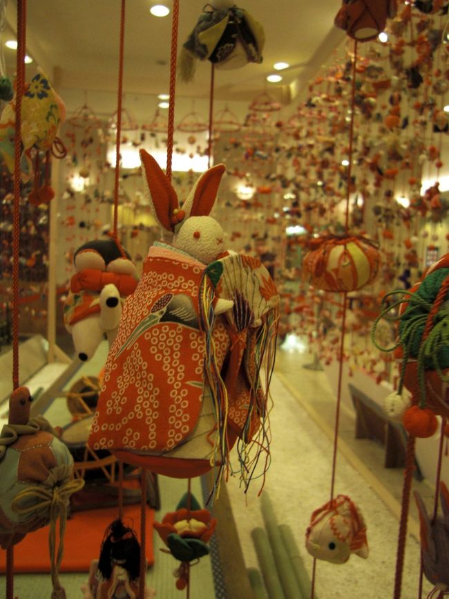 今年も新宿京王プラザホテルで行われている、<br />吊るし雛の展示を見に行って来ました。