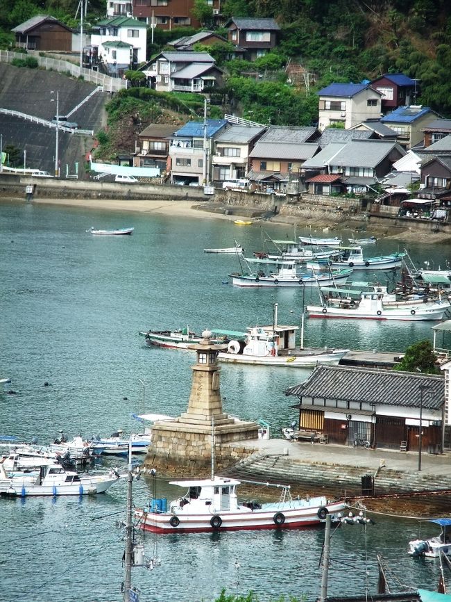 竹原を訪ねた後は鞆の浦へ移動しました。鞆の浦は4年前に一度訪ねたことがありますが、その時の強い感動が忘れられず、もう一度来てみました。街はその時と全く変わっていません。何だかほっとしたところもあります。<br /><br />■ ４年前の鞆の浦旅行記も合わせてご覧ください。<br />　<br />　① 「天下の名勝 ー「鞆の浦」(其の1）<br />　　　http://4travel.jp/traveler/srilanka/album/10144321/<br /><br />　② 「天下の名勝 ー「鞆の浦」(其の2）<br />　　　http://4travel.jp/traveler/srilanka/album/10144810/