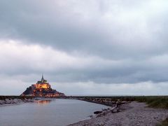 雨と曇りのモンサンミシェル