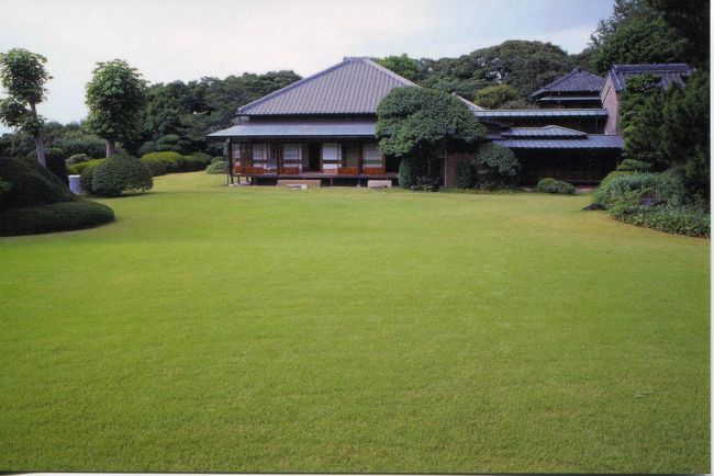 徳川幕府最後の将軍慶喜の弟徳川昭武が住んでいた千葉県松戸市にある松戸別邸の戸定（とじょう）邸を訪ねてみました。<br /><br />松戸にこのようなお屋敷があるとは全く知りませんでした。たまたま友人が松戸で個展を開くというので、松戸に行くことになりました。ついでにどこか訪ねるところがないかと調べたところ、戸定邸という徳川末期からここに住んでいた徳川昭武の屋敷があることを知りました。<br /><br />訪ねてみて、びっくりです。広大な屋敷そのものも興味を覚えましたが、それよりも徳川昭武が大の写真好きで、自らの写真だけでなく家族、屋敷、日本各地を撮った写真が残されています。博物館があったので、彼が撮った写真を多数見ることが出来ました。