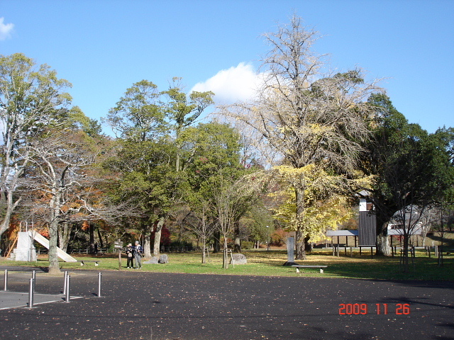 友人に誘われて、ローカルな茨城百景石碑巡りの旅をしてきました。<br />今回は、笠間市の「笠間稲荷と佐白山編」です。<br /><br />表紙写真は、笠間市の佐白山麓公園です。<br />