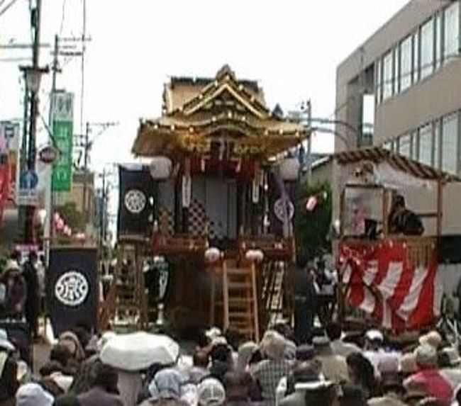 田舎は田植えが終わったこの時期はお祭りが盛んです。<br />この「お旅まつり」は江戸時代から350年を超える長きに渡り、ずーっと引き継がれてきたお祭りで、貴重な伝統文化です。<br />特に曳山子供歌舞伎は日本三大子供歌舞伎の一つとして全国的に有名らしいです。<br /><br />何年振りかで行って来ました。<br />これまでは自家用車で出かけていましたが、良いお天気だったので、電車に乗って行ってきました。<br /><br />リュックを担いでいないにせよ、JRの電車に乗っていると、ちょっとした旅行気分に浸ることが出来ます。<br /><br />お旅まつりの詳細<br />http://www.kyy.co.jp/otabi/matsuri.html