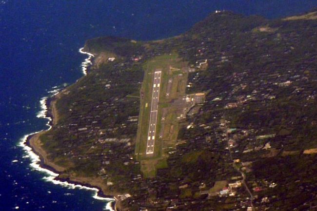 四国～淡路島上空を飛行した大分発羽田行きのJAL機は紀伊水道に出ます。<br /><br />海上航行の次に見えてきたのは関西国際空港、海上に浮かぶ大きな国際空港です。<br />