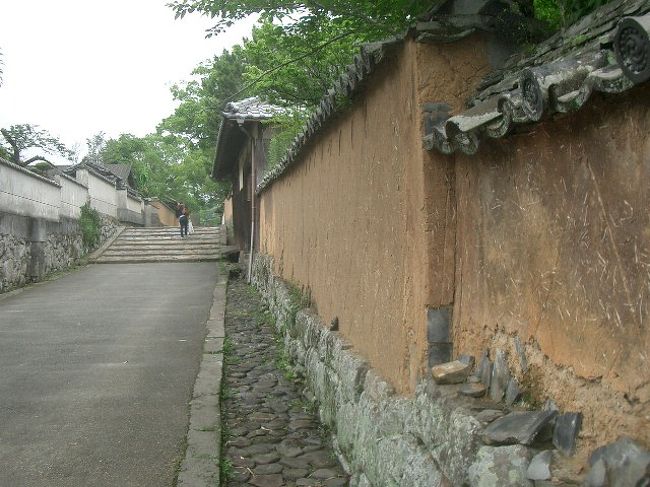 杵築は江戸時代の風情の残っている武家屋敷がきれいに保存維持されています。街の美しさの背後に、住む人々のこころのやさしさを感じます。