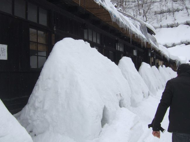 乳頭温泉、良かったです！<br />ここは鶴の湯。泊まりたかったけど平日もず〜と満室。<br />さすがの人気です。