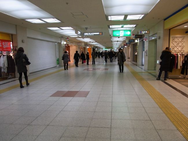 札幌は地下街が充実していますので　地下鉄と地上との間をかなり長くつながっていますので<br />歩く気になれば　かなりの距離を歩けますし、勿論暖房も効いていますので　28℃の平均室温でかなり暑く感じます。