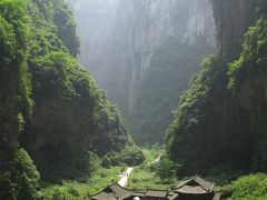 ”中国１０の世界遺産を歩く旅”　　（２）　中国南方カルスト（天坑天生三橋）