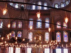 トルコ64　イスタンブールｈ　スルタンアフメト・モスクを見学　☆荘厳な内装で