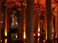 トルコ68　イスタンブールｌ　地下宮殿は巨大な貯水槽跡　☆ライトアップも神秘的！