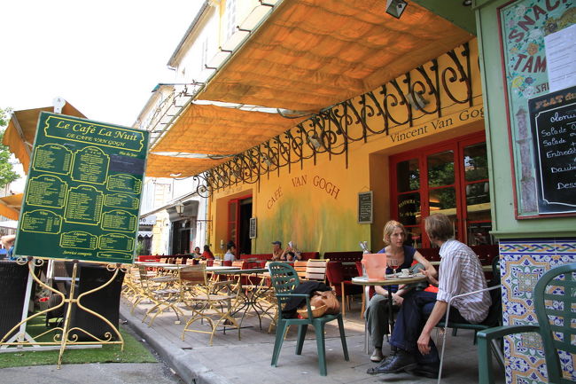 ゴッホ・・・｢カフェ・ヴァン・ゴッホ｣（Cafe Van <br />Gogh）　　　今はLe Cafe La Nuit・・・という名前。<br />カフェ・ヴァン・ゴッホという名前では地元の人は知らない人も・・<br />観光局でもらった地図にもその名はありません・・・