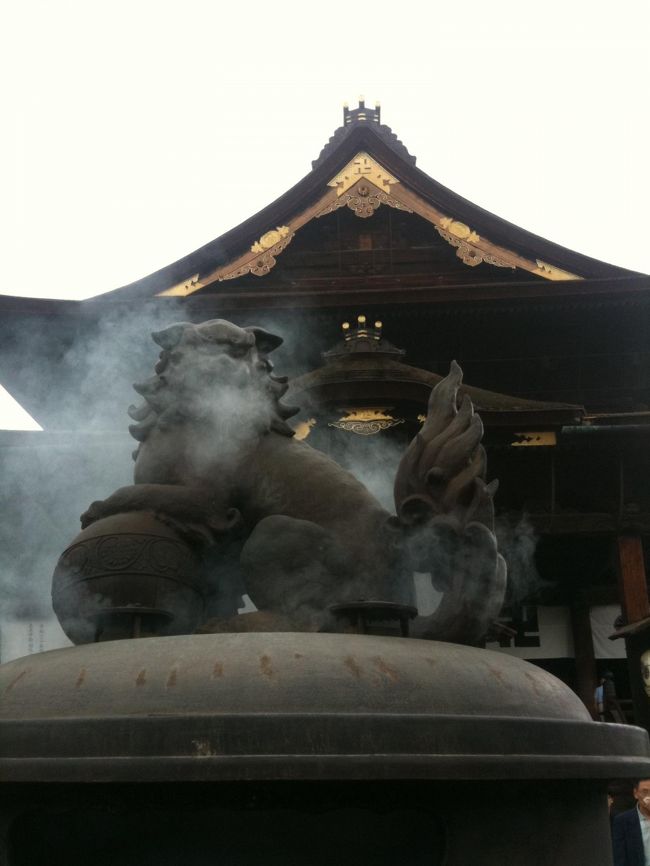 　先月に続き、長野の善光寺で参拝してきました。<br />　お昼は、いつものラーメン屋さんです。<br /><br />　緑の綺麗な季節です。<br /><br />　写真は、デジカメが壊れたので、<br />iPhoneでの撮影です。