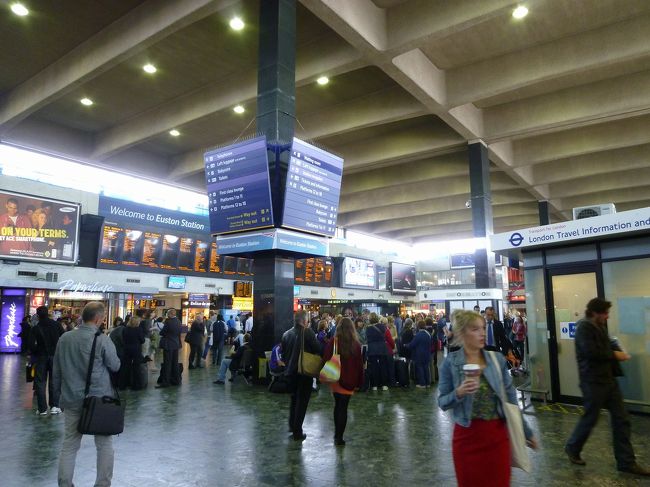 ビートルズゆかりの地・リバプールを訪れるため、列車の始発駅、ロンドン・ユーストン駅に来ました。バーミンガム、マンチェスター、グラスゴーなど北西方面への列車のターミナルでもあり、かなり大きな駅でした。