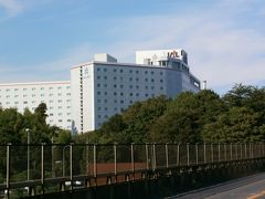 ホテル日航成田から空港を眺める