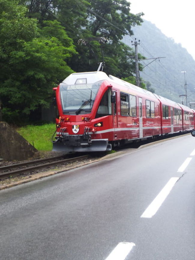 ミラノからボルミオ温泉に行くのに、回り道だけど、スイスのサンモリッツ方面から行きました。<br /><br />