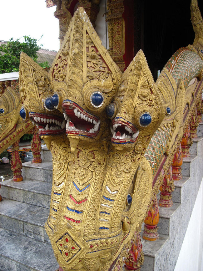 中国インドネシア縦断旅《１８》　チェンマイの寺院と日曜夜市