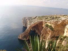 マルタ島　巨石神殿の世界遺産とAJクィネルの住んだ島を訪ねて　３　２日目午前　Blue Grotto 青の洞門