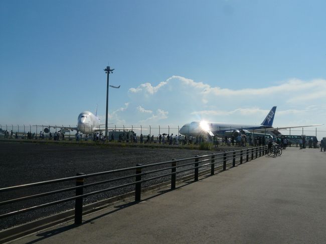 <br />羽田に続いて中部国際空港にANAの最新延期の787がやって来ました。<br /><br />787の横には７８７製造のために中部地域で製造された部品を運ぶために特別仕様のドリームリフターが鎮座しています。