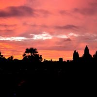 カンボジア・クメール文化を訪ねて・・・朝焼けのアンコール・ワット