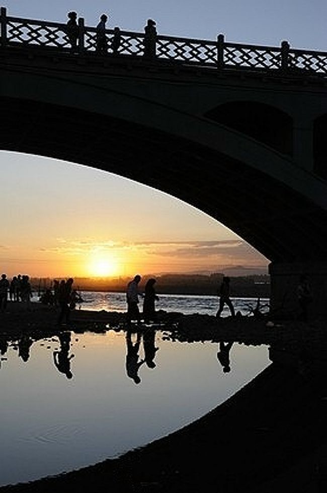 ★夏の北新疆（１０）伊寧（イーニン）にて　伊犁（イリ）河大橋の夕景