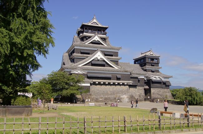 熊本の旅２日目は日本三名城のひとつ「熊本城」を訪ねてきました。この城は加藤清正が1600年頃に築城したと言われ、「武者返し」といわれる石垣は見事です。