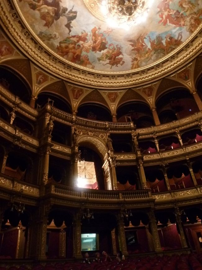 ブダペストのオペラ座見学ツアーに参加しました。<br />1回目：2011年5月18日<br />2回目：2011年7月19日（ミニ・コンサート付き）
