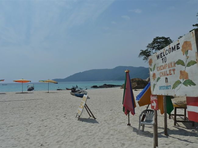 今回のマレーシア島巡り最後の島、ペルヘンティアン島へ。<br /><br />昨年にい行ったティオマン島、ラン・テンガ島、ペナン島を含めて、一番良かったのはラン・テンガ島だった。<br />やはり島全体が公園になっているだけに自然が保護されており、海の綺麗さは他の島とは比べものにならない。