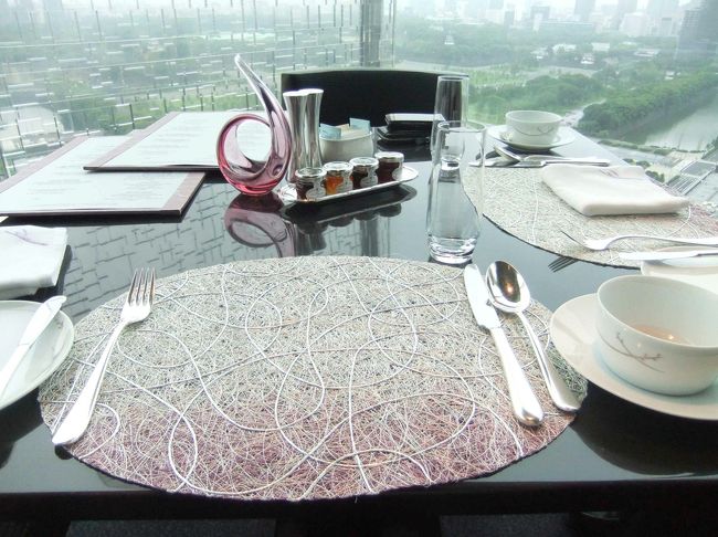 ペニンシュラ東京の朝食の様子です。<br />朝食会場はザ・ロビーだと思っていたのですが、<br />休日だったからなのか、24階のPerter(ビュッフェ)も選択できました。<br />