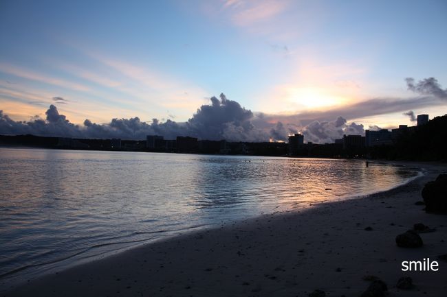 一週間前に急遽決めたグアム旅行。<br />グアム２日目の朝です。<br />ビーチで朝日が見たかったので早起きしました。<br />