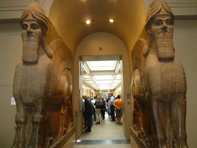 大英博物館を訪れました。エジプトのロゼッタ・ストーンがお目当てでしたが、コレクション、陳列品の多さに驚きました。エジプト関係の収蔵品を見終わっただけで疲れてしまいました。