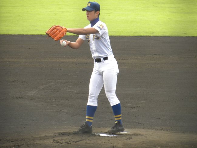 準決勝の相手は白河。県立高校ながら、県内では常時ベスト４〜８に食い込んでくる強豪です。<br /><br />先発はエース歳内宏明。前日は１イニングだけ登板し、マウンドになれたところで真打ち登場、といったところでしょうか。