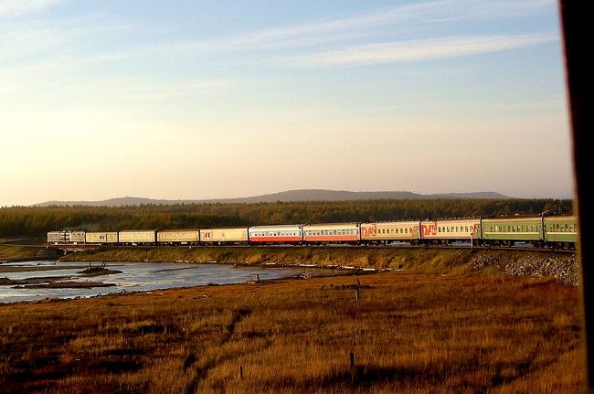 2010年10月からアジア大陸横断の旅に一人で出かけてきました。ロシアのサハリンからトルコのイスタンブールまで、２月半をかけて陸路移動の旅でした(一部飛行機での移動あり)。<br /><br />以前から一度は乗ってみたかったBAM鉄道全線乗り継ぎ、残念ながらサビアツカバガーバーニとワニノ間は乗らなかったので全線とはなりませんでしたが、ワニノとタイシェット間は乗ることが出来ました。<br /><br />この路線は先の大戦後多くの日本将兵が捕虜として建設に当たり、多数の犠牲者を出した所です。<br /><br />日本人にとってあまり知られていないこの鉄道、今後この鉄道に乗ってみたいと興味の有る方に参考になるようになるべく参考データーを公表しながら写真をアップしています。<br /><br />