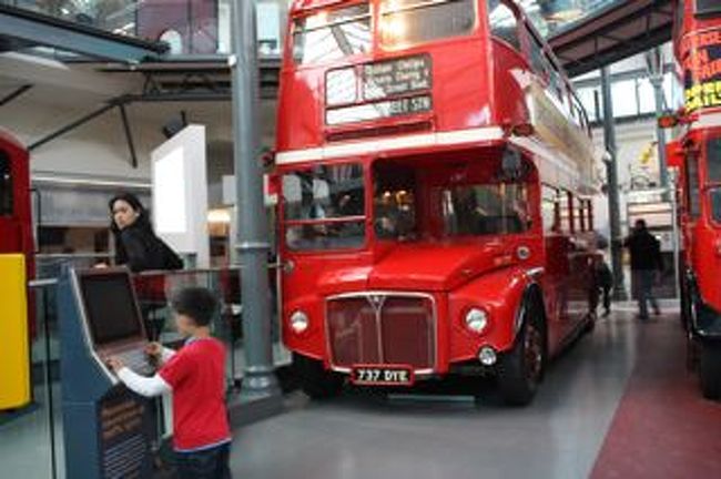 ７歳の子連れで母子でロンドン、パリに行きました。5泊６日の日程でウィンザー（レゴランド）、機関車トーマスイベント、交通博物館、自然史博物館、エッフェル塔など、子供が楽しめるところをメインで観光しました。