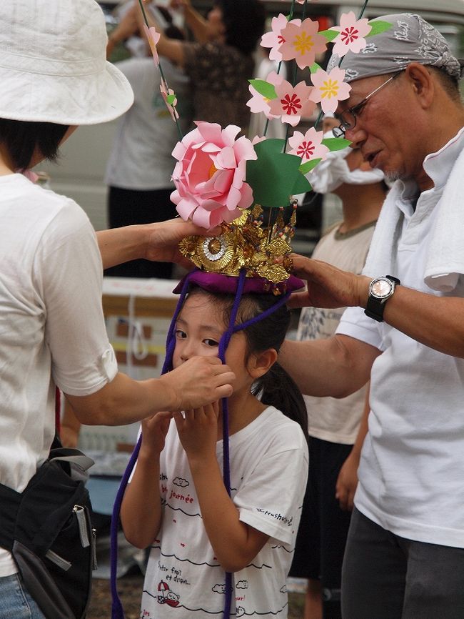 ７００年の歴史がありながら昭和１９年　戦災で神社は全て焼失<br /><br />歴史ある　田楽舞の道具　衣装は全て灰に　後継者育成の人も兵士として出兵<br /><br />田楽舞は地上から消える寸前　街の有志が改めて掘り起こし　<br /><br />昭和５９年　見事　復活　今日の日があります。<br /><br />王子神社ＨＰ<br />http://ojijinja.jp/<br /><br />義臣　旅記<br />２００９　王子神社　田楽舞　稽古<br />http://4travel.jp/traveler/jiiji/album/10363072/<br />２００９　王子神社　田楽舞　雨　出番を待つ<br />http://4travel.jp/traveler/jiiji/album/10363786/<br />２００９　王子神社　田楽舞　雨　社殿にて<br />http://4travel.jp/traveler/jiiji/album/10364321/ <br /><br /><br />２０１０　王子神社　田楽舞　伝統をつなぐ素晴しき人たち　１　稽古<br />http://4travel.jp/traveler/jiiji/album/10486863/ <br />２０１０　王子神社　田楽舞　伝統をつなぐ素晴しき人たち　２　準備<br />http://4travel.jp/traveler/jiiji/album/10488143/<br />２０１０　王子神社　田楽舞　伝統をつなぐ素晴しき人たち　３　参道<br />http://4travel.jp/traveler/jiiji/album/10488923/<br />２０１０　王子神社　田楽舞　伝統をつなぐ素晴しき人たち　４　境内　七度半<br />http://4travel.jp/traveler/jiiji/album/10490102/<br />２０１０　王子神社　田楽舞　伝統をつなぐ素晴しき人たち　５　境内 <br />http://4travel.jp/traveler/jiiji/album/10490423/ <br />２０１０　王子神社　田楽舞　伝統を未来につなぐ素晴しい人たち　最終<br />http://4travel.jp/traveler/jiiji/album/10490745/ <br />