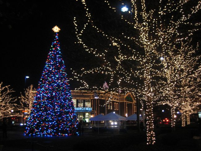 コロンバスに今年もクリスマスの気配がしてきました。<br />さてクリスマス準備や雰囲気をお届けしましょう。<br />それではどうぞ…。
