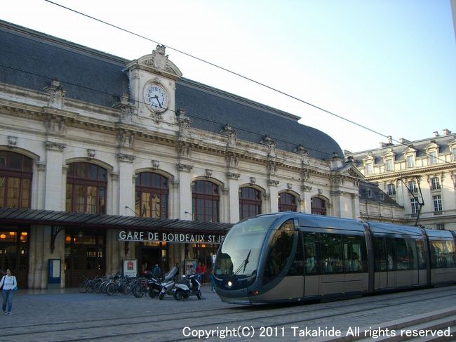 サンテミリオンから電車を乗り継いでボルドー・サン・ジャン駅(Gare de Bordeaux-Saint-Jean)へ。<br />ボルドーでは２泊してゆっくりと市内を観光しました。<br /><br />ボルドー：http://ja.wikipedia.org/wiki/%E3%83%9C%E3%83%AB%E3%83%89%E3%83%BC<br />ボルドー・サン・ジャン駅：http://en.wikipedia.org/wiki/Gare_de_Bordeaux-Saint-Jean<br />ボルドー観光局：http://www.bordeaux-tourisme.com/index_jp.html