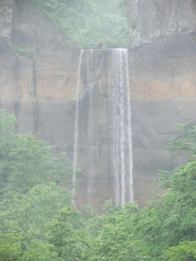 この旅行の最大目的である日本の滝百選『インクラの滝』に行ってきました！<br />あいにくの雨天でしたが、そんなことにはおかまいなしに素晴らしい滝風景を満喫してきましたよ〜！<br /><br />日本の滝百選はこれで75ヶ所めとなりました。<br /><br />ダイジェスト版はこちら→http://4travel.jp/traveler/joecool/album/10583908/
