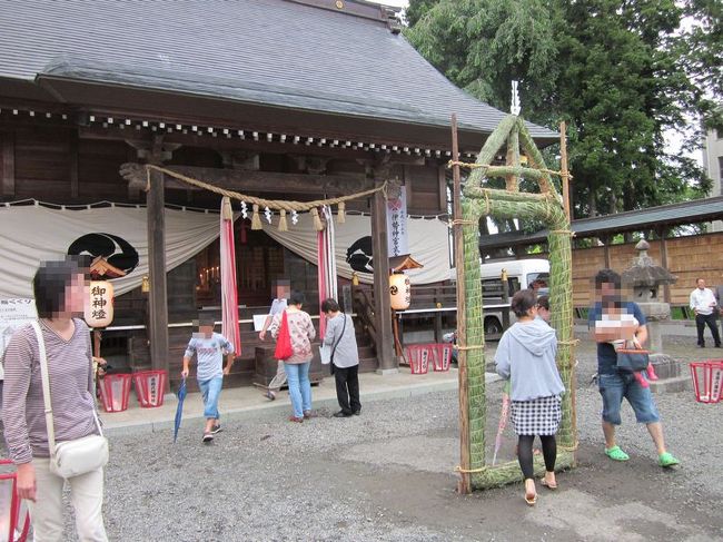「B級でマイナー」というと失礼かもしれませんが、あまり一般的にメジャーではない観光地も全国にはたくさんあります。<br />今回は、宮城県黒川郡大和町の「輪くぐり」という祭りをご紹介します。<br />2011年3月より東京から移り住んだ、私が現在拠点とする町のお祭りです。 <br /><br /><br />★「B級でマイナーな観光地」シリーズ<br /><br />荒川ロックゲート(東京)<br />http://4travel.jp/travelogue/10438358<br />鮮魚列車&日本一短い商店街(大阪)<br />http://4travel.jp/travelogue/10420078<br />鹿嶋まつり&鹿島臨海鉄道鹿島臨港線(茨城)<br />http://4travel.jp/travelogue/10623562<br />鳴海球場跡(愛知)<br />http://4travel.jp/travelogue/10416547<br />西寺跡(京都)<br />http://4travel.jp/travelogue/10467065<br />「戸(へ)」のつく街めぐり(青森&岩手)<br />https://ssl.4travel.jp/tcs/t/editalbum/<br />関西電力黒部専用鉄道“上部軌道”(富山)<br />http://4travel.jp/travelogue/10535489<br />嘉穂劇場(福岡)<br />http://4travel.jp/travelogue/10536327<br />遊楽部川の鮭の遡上(北海道)<br />http://4travel.jp/travelogue/10555940<br />石見神社&白鳥城(兵庫)<br />http://4travel.jp/travelogue/10421611<br />西武秩父線のローカル駅(埼玉)<br />http://4travel.jp/travelogue/10441164<br />深谷駅&さきたま古墳&あついぞ!熊谷(埼玉)<br />http://4travel.jp/travelogue/10439881<br />内之浦&宮之城&藺牟田池(鹿児島)<br />http://4travel.jp/travelogue/10470926<br />京都一条妖怪ストリート(京都)<br />http://4travel.jp/travelogue/10565267<br />町田リス園(東京)<br />http://4travel.jp/travelogue/10416970<br />靭(うつぼ)公園(大阪)<br />http://4travel.jp/travelogue/10420097<br />士幌線廃線跡(北海道)<br />http://4travel.jp/traveler/satorumo/album/10440854/<br />氷のトンネル(北海道)<br />http://4travel.jp/travelogue/10606410<br />日本最北のマクドナルド&地吹雪の抜海駅(北海道)<br />http://4travel.jp/travelogue/10431780<br />“ののちゃん”と“タブチくん”のふるさと・玉野(岡山)<br />http://4travel.jp/travelogue/10563273<br />立山砂防軌道&立山カルデラ(富山)<br />http://4travel.jp/travelogue/10533323<br />日本一の長寿村&塩川&喜屋武岬(沖縄)<br />http://4travel.jp/travelogue/10470372<br />伊勢崎西部公園(群馬)<br />http://4travel.jp/traveler/satorumo/album/10723218<br />長浜大橋(愛媛)<br />http://4travel.jp/travelogue/10450812<br />くりはら田園鉄道乗車会(宮城)<br />http://4travel.jp/travelogue/10620825<br />塩田津&八本木宿&浜金屋&筑後川昇開橋(佐賀)<br />http://4travel.jp/travelogue/10468519<br />モエレ沼公園&宮島沼&777段ズリ山階段(北海道)<br />http://4travel.jp/travelogue/10462083<br />河童の里(福岡)<br />http://4travel.jp/travelogue/10478346<br />有田川町鉄道公園(和歌山)<br />http://4travel.jp/travelogue/10606420<br />小さい鳥居と愛野駅(長崎)<br />http://4travel.jp/travelogue/10520959<br />日本列島公園(愛知)<br />http://4travel.jp/travelogue/10472030<br />エキスポカフェ(大阪)<br />http://4travel.jp/traveler/satorumo/album/10561367/<br />吉野家ひめゆり通り店(沖縄)<br />http://4travel.jp/traveler/satorumo/album/10474837/<br />深泥池(京都)<br />http://4travel.jp/traveler/satorumo/album/10482981/<br />おっぱい観音&ち○こ神社&ま○こ神社(愛知)<br />http://4travel.jp/traveler/satorumo/album/10467364/<br />おっぱい神社&石のかざぐるま(岡山)<br />http://4travel.jp/traveler/satorumo/album/10467364/<br />赤川仮橋(大阪)<br />http://4travel.jp/traveler/satorumo/album/10465150/<br />立体交差する川&日本最古の油田跡(新潟)<br />http://4travel.jp/traveler/satorumo/album/10431152/<br />松尾鉱山跡(岩手)<br />http://4travel.jp/traveler/satorumo/album/10468179/<br />炭鉱の島・池島(長崎)<br />http://4travel.jp/traveler/satorumo/album/10471632/<br />アンモナイト&トロッコ(北海道)<br />http://4travel.jp/traveler/satorumo/album/10486376/ <br />スウェーデンヒルズ(北海道)<br />http://4travel.jp/traveler/satorumo/album/10487107/<br />白石川白鳥飛来地(宮城)<br />http://4travel.jp/traveler/satorumo/album/10518997/<br />沖縄県人の街(大阪市大正区)<br />http://4travel.jp/traveler/satorumo/album/10524096/ <br />桃太郎神社(愛知)<br />http://4travel.jp/traveler/satorumo/album/10532980/ <br />県下唯一の村・大衡村(宮城)<br />http://4travel.jp/traveler/satorumo/album/10562157/<br />東急東横線の廃線跡めぐり(神奈川)<br />http://4travel.jp/traveler/satorumo/album/10636836/<br />http://4travel.jp/traveler/satorumo/album/10645445<br />珈琲園ぶらじる(東京)<br />http://4travel.jp/traveler/satorumo/album/10683513/<br />鉄道ファンの聖地“ナイアガラ”(東京)<br />http://4travel.jp/traveler/satorumo/album/10697557/<br />http://4travel.jp/travelogue/10971520<br />大和駐屯地56周年記念行事(宮城)<br />http://4travel.jp/traveler/satorumo/album/10717128/<br />大和町の祭り「島田飴まつり」(宮城)<br />http://4travel.jp/traveler/satorumo/album/10754350/<br />http://4travel.jp/traveler/satorumo/album/10637868/ <br />“まほろば”の街・大和町(宮城)<br />http://4travel.jp/traveler/satorumo/album/10576613/<br />大和町の祭り「輪くぐり」(宮城)<br />http://4travel.jp/traveler/satorumo/album/10589009/<br />大和町の祭り「やぶさめ」(宮城)<br />http://4travel.jp/traveler/satorumo/album/10613094<br />スリランカセンター(宮城)<br />http://4travel.jp/traveler/satorumo/album/10787912/<br />奥羽本線スイッチバック跡「大沢駅&峠駅&板谷駅」(山形)<br />http://4travel.jp/traveler/satorumo/album/10794623/<br />奥羽本線スイッチバック跡「赤岩駅」(福島)<br />http://4travel.jp/traveler/satorumo/album/10797881<br />あくねツーリングSTAYtion(鹿児島)<br />http://4travel.jp/traveler/satorumo/album/10827924/<br />ブルートレインたらぎ(熊本)<br />http://4travel.jp/traveler/satorumo/album/10835575<br />多磨霊園(東京)<br />http://4travel.jp/travelogue/10857817<br />薬師公園(岩手)<br />http://4travel.jp/travelogue/10892441<br />JICA地球ひろばでネパール料理(東京)<br />http://4travel.jp/travelogue/10899446<br />鶴亀屋食堂(青森)<br />http://4travel.jp/travelogue/10922752<br />高輪橋架動橋(東京)<br />http://4travel.jp/travelogue/10944478<br />山道国道(福島)<br />http://4travel.jp/travelogue/10437982<br />日本一短い川「ぶつぶつ川」(和歌山)<br />http://4travel.jp/traveler/satorumo/album/10415707/<br />日本一寒い街「美深」(北海道)<br />http://4travel.jp/travelogue/10432285<br />宇宙村(東京)<br />http://4travel.jp/travelogue/11020775<br />讃岐うどん 條辺(埼玉)<br />http://4travel.jp/travelogue/10860967<br />京都激辛商店街(京都)<br />http://4travel.jp/travelogue/11047202<br />神田一安い居酒ヤ「とうきょう」(東京)<br />http://4travel.jp/travelogue/11053874<br />東急東横線の廃線跡めぐり(東京)<br />http://4travel.jp/travelogue/10899445<br />小田急小田原線の廃線跡めぐり(東京)<br />http://4travel.jp/travelogue/10912625<br />東京大仏&植村冒険館&水車公園&竹の子公園(東京)<br />http://4travel.jp/travelogue/11069939<br />北見ハッカ記念館&JR金華駅(北海道)<br />http://4travel.jp/travelogue/11072666<br />ほたるの里童謡公園(長野)<br />http://4travel.jp/travelogue/11080024<br />日本一低い山“日和山”(宮城) <br />http://4travel.jp/travelogue/11084412<br />エコポリスセンター&熱帯環境植物館&リサイクルプラザ(東京)<br />http://4travel.jp/travelogue/11085240<br />日本で海岸線から一番遠い地点(長野)<br />http://4travel.jp/travelogue/11096788<br />すぎなみ知る区ロード(東京)<br />http://4travel.jp/travelogue/11105158<br />東峰神社(千葉)<br />http://4travel.jp/travelogue/11112662<br />すなば珈琲(鳥取)<br />http://4travel.jp/travelogue/11124525<br />くりでんレールバイク&長沼ボート場&羽黒山公園(宮城)<br />http://4travel.jp/travelogue/11191527<br />小坂鉄道レールパーク(秋田)<br />http://4travel.jp/travelogue/11202348<br />