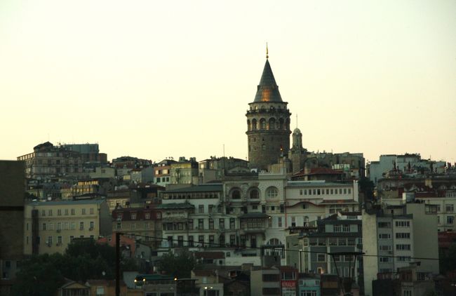 2007Yスタート・五カ年計画でシルクロード踏査（西安～イスタンブール11,000Km）の一環、本年ファイナルステージを迎える。<br />第１４・１５次隊（成田～ワン）の一ページです。<br />画像はイスタンブール新市街のランドマーク（シンボル）「ガラタ塔」高さ６７ｍ