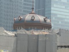 暑かった盆前の東京駅丸の内側の風景