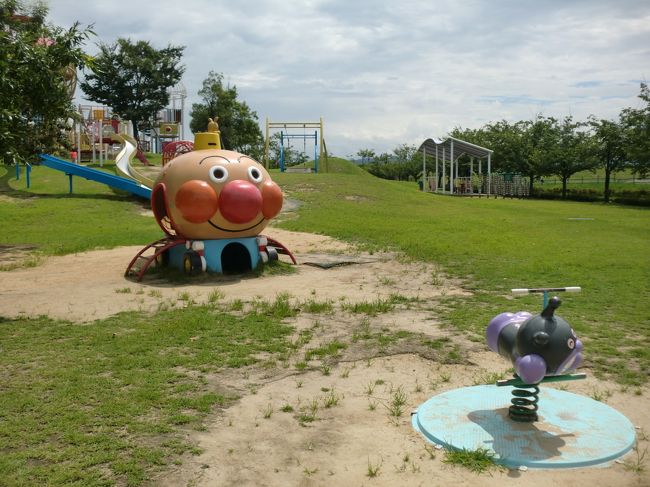 隣県ながらあまり立ち入ったことのない富山県。県内で一泊したのはたぶん初めてです。<br />二日目は朝から用事があったため自由がきいたのは初日のみ(泣)十分満喫できたとは言えないけれど、富山市民ママだったらきっと何度も行っているであろう場所に立ち寄ってきました。