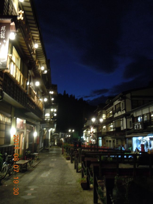 夏の山形を旅しました。銀山温泉の宿に泊まり、酒田、銀山、蔵王、上山、山形市内を廻りました。