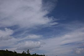 水と灯りと夏空の色。