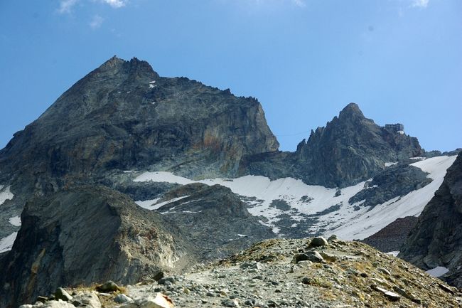 ７月１２日（火）、この日もアローラまでバスで行ってモン･コロンに向かって歩き、ベルトール氷河（Ｇｌａｃｉｅｒ　ｄｅ　Ｂｅｒｔｏｌ）までのハイキングを計画した。