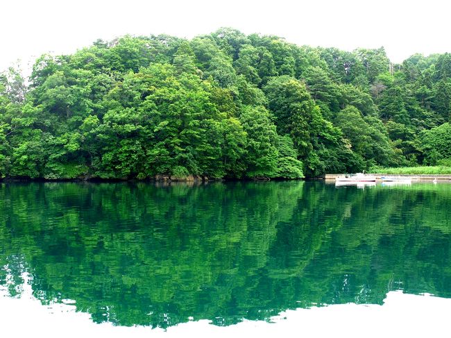 2泊3日で能登九十九湾へ行ってきました。遊覧船で湾周遊をした以外、海洋深層水の洞窟風呂に入ったり、部屋でのんびりしたり。ほとんど何もしない休日でした。<br /><br />九十九湾には、能登空港から乗り合いタクシーで最短30分ちょっと。意外とアクセスはいいのです。