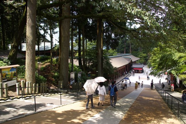 比叡山は、京都と滋賀の県境にあり、東には「天台薬師の池」と歌われた日本一の琵琶湖を眼下に望み、西には古都京都の町並を一望できる景勝の地です。 このような美しい自然環境の中で、一千二百年の歴史と伝統が世界に高い評価をうけ、平成６年（1994）にはユネスコ世界文化遺産に登録されました。<br />初めての訪問のテーマは、「大自然の中で歴史と伝統に触れる」<br />と言うことで、琵琶湖方面から比叡山、そして京都方面へと旅して来ました。<br />