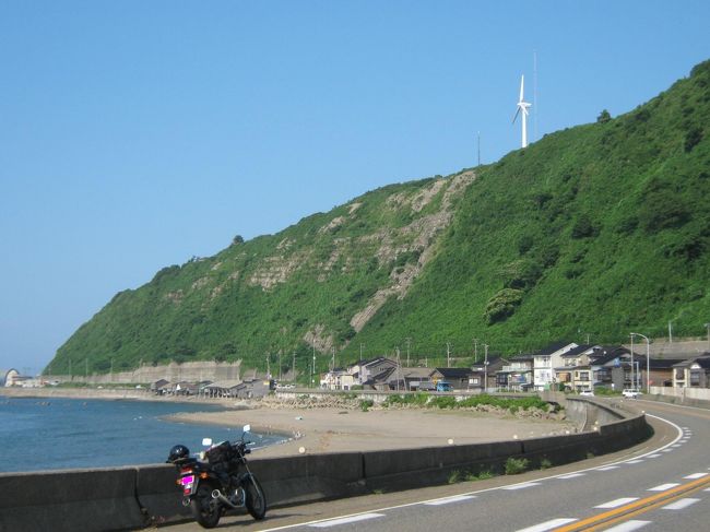 暑い日が続きます。今日は夕陽もねらいますが、海をみながら温泉で癒し。<br />という事で、午後に出発。R18〜R8で「道の駅能生」まで。ここでUターンして「海てらす名立」で温泉へ<br />ゆっくりお風呂に入って、夕陽を見て帰ってきました。