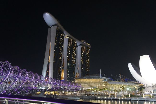 ビンタン島の帰りに1泊。<br />計算すると、滞在時間は24時間！！！<br /><br />マリーナ・ベイ・サンズに象徴されるシンガポールの発展はすごい！！<br /><br />全日空利用<br />コンラッドセンテニアル