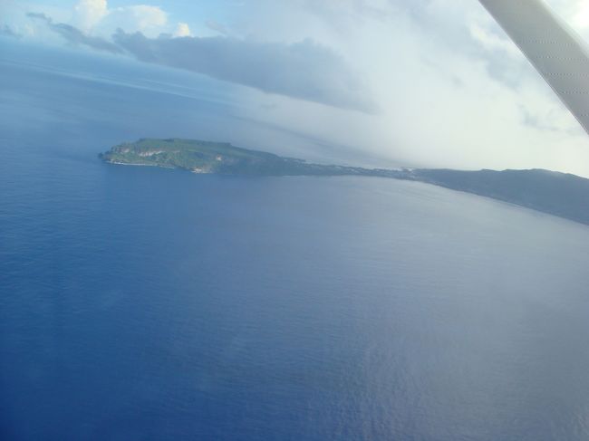 夏休みを利用して、グアム経由にて北マリアナ諸島はロタ島に行ってきました。飛行機から見る海は見事な”ロタブルー”!! そして、小さな島には大自然がいっぱい!現地の方は皆親切で、治安もよく(パトカーはほどんど走らないそうです)、女一人旅でも安心して動けるところでした。