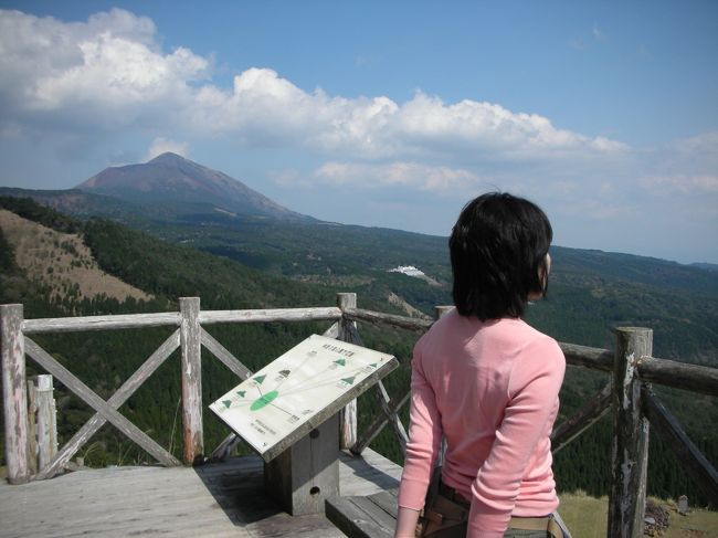 農さん(仮)との、二人旅。<br /><br />「どこ行く？」「黒豚食べに、鹿児島行かない？」<br />「じゃあ宮崎から行って、地鶏食べようよ」<br /><br />という事で、宮崎in鹿児島outレンタカー付きというプラン。<br />それぞれ行きたいところを担当、という事で<br />農さん→鹿児島、私→宮崎を調べてみました。<br /><br />宮崎の次は、鹿児島編。